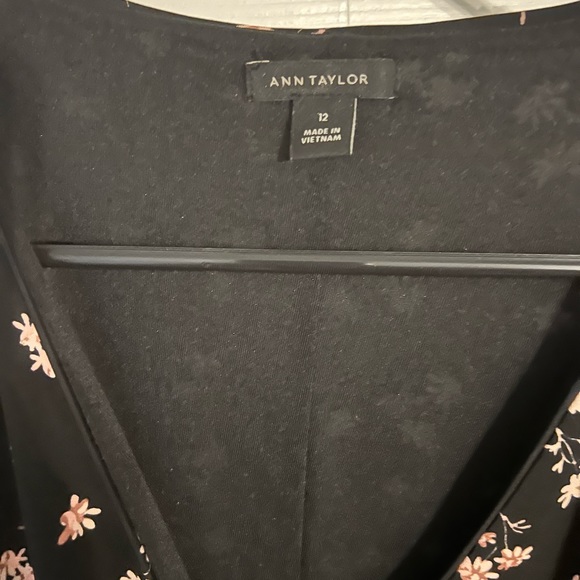 Ann Taylor wrap floral dress - Picture 3 of 4
